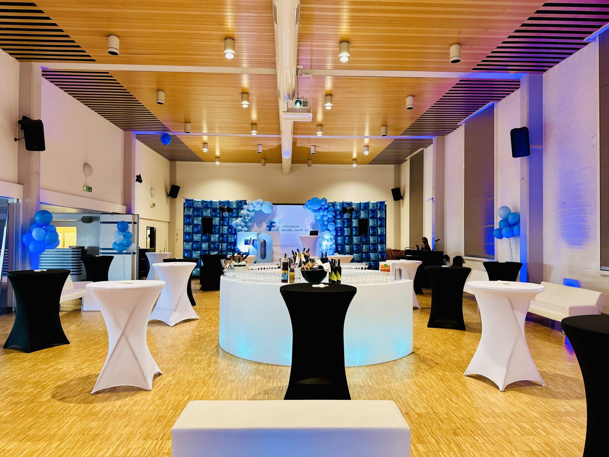 Mobilier et bar à led pour un événement à Gland-par Vinz Roosso entertainment